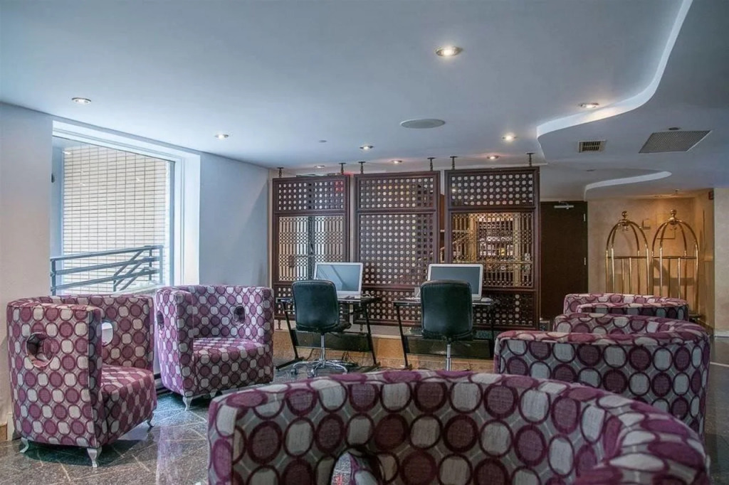 LELUX Hotel