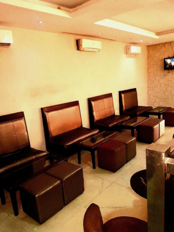 Oakspring Hotel and Luxury Suites