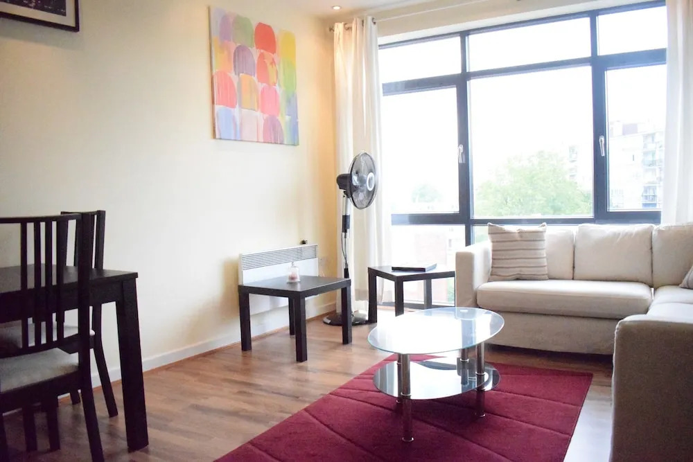 Modern 2 Bedroom Apartment in Limehouse