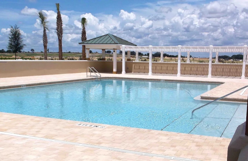 Enisgrove Way Home 3 Bedroom by The VIR Group