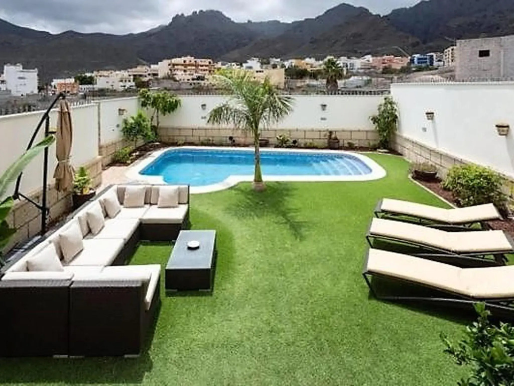 Premium villa in Adeje with private pool