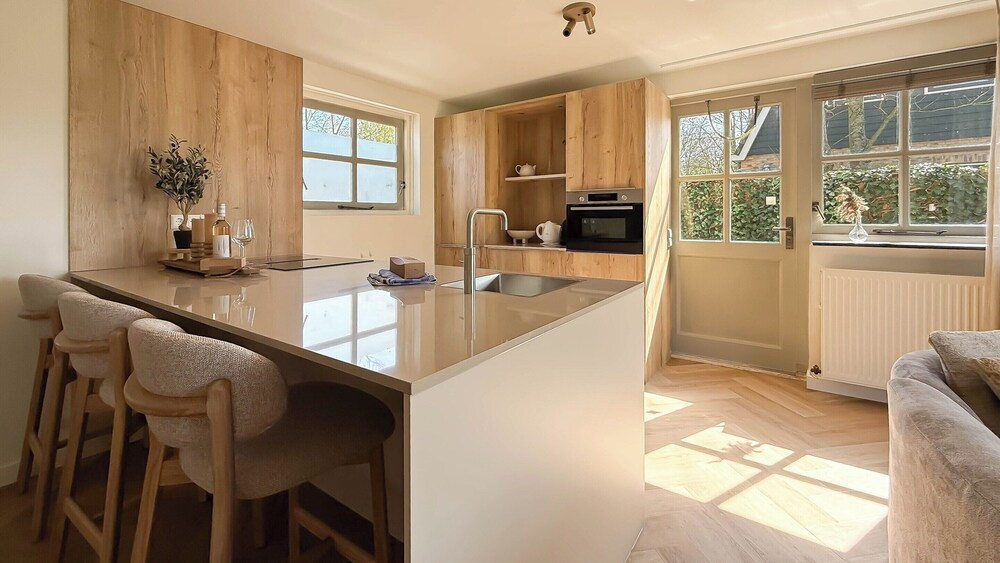 Villa With Expansive Sunny Garden
