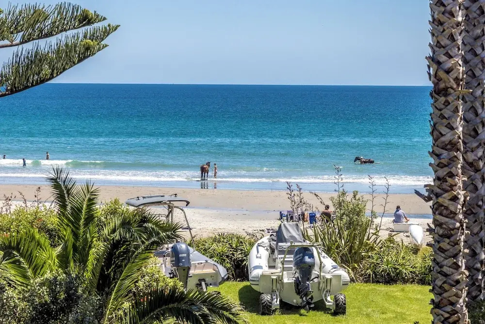 Moana Beach House - Absolute Beachfront