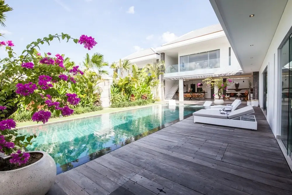Captivating Villa Walk to the Beach