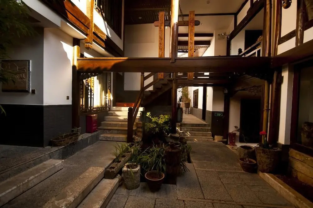 Lijiang Taohuadao Post Inn