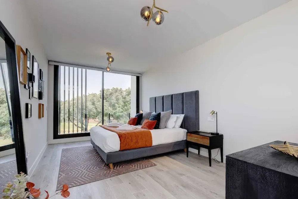 Modern Four Bedroom House With Golf Course Views