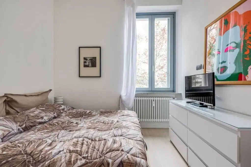 Easylife - L abbraccio dell affascinante P Romana