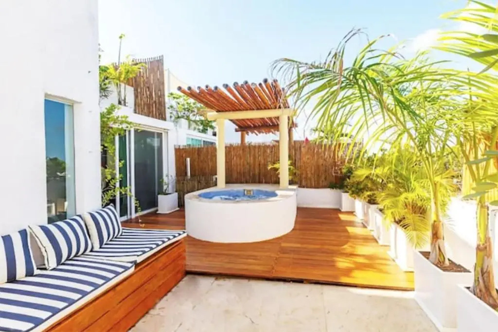 Canoeing Penthouse 3B at Downtown Playa del Carmen