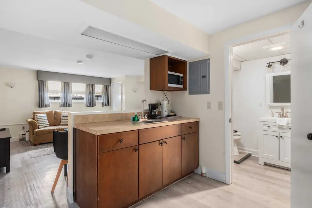 Beverly Garden Suites