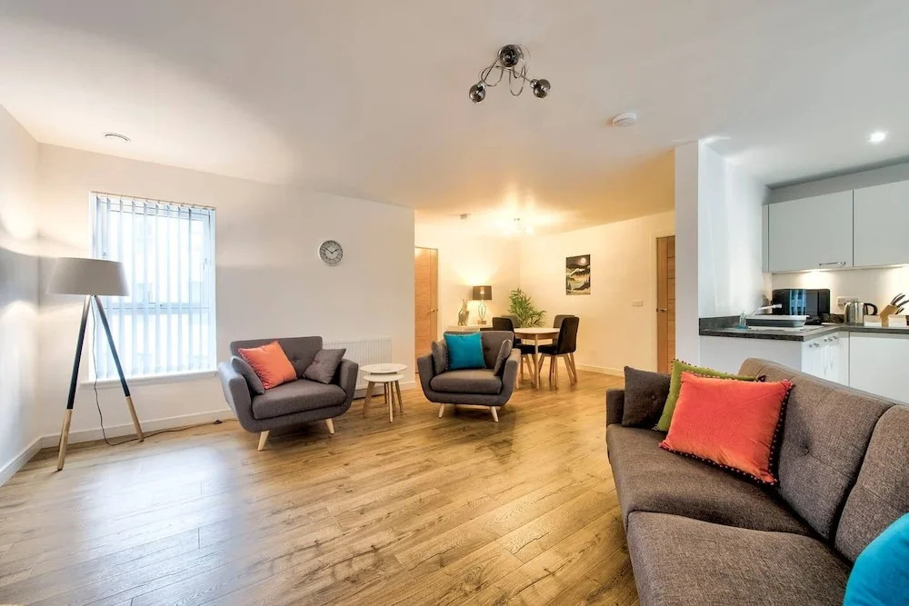Stylish 2 Bed Apartment, With Easy Access To The City Centre