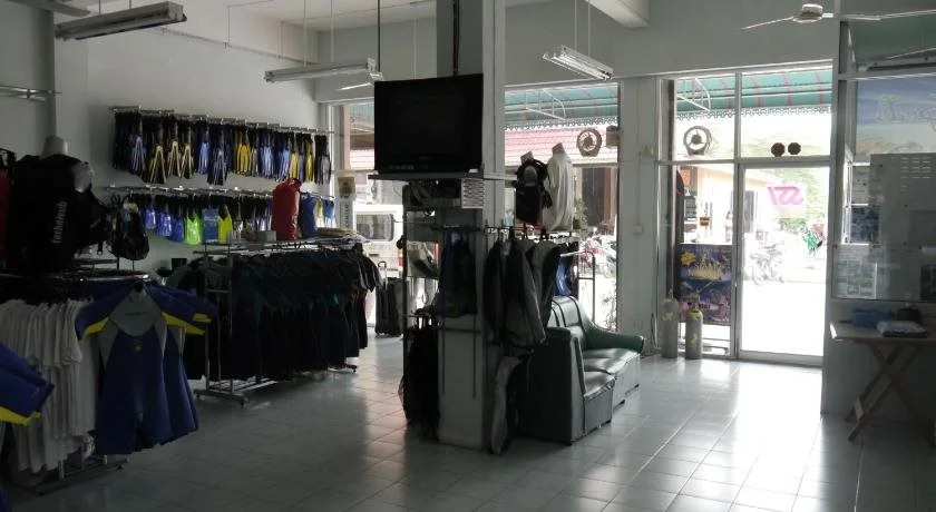 Dive Den