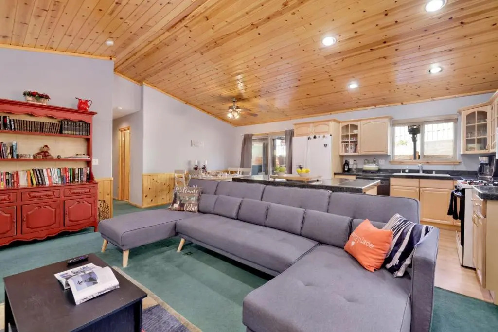 River Rock Lodge - 1953 by Big Bear Vacations