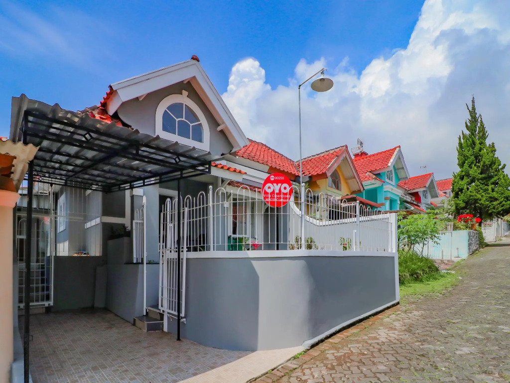 Villa Cipendawa Md28 Cianjur by OYO Rooms
