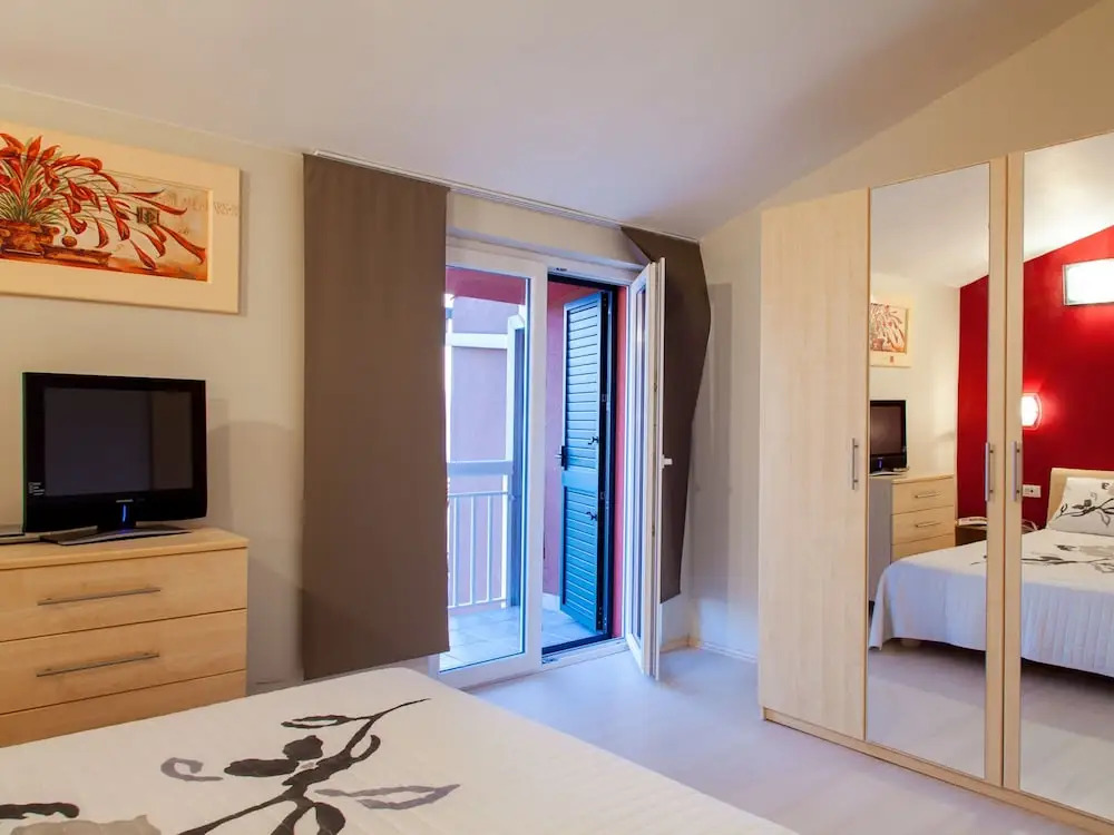 Lovely Holiday Home in Stanići near Sea Beach