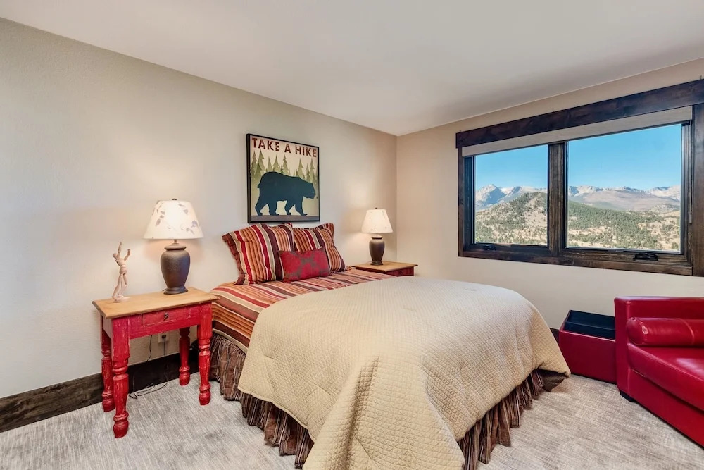 Moose Den Luxury Vacation Home at Windcliff home