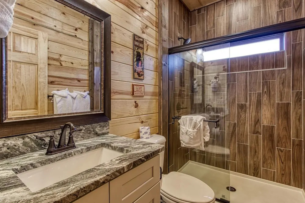 ERN822 - Smoky Oasis - Great Location, Private Indoor Heated Pool! cabin