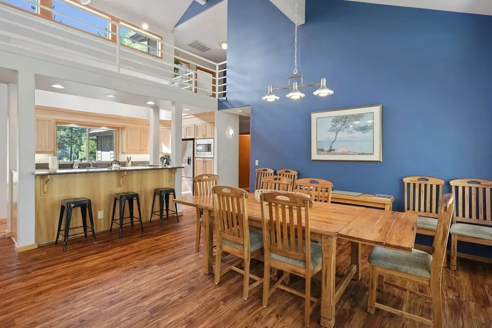 1 Colonial Private Family Vacation Home features Bikes to Explore Sunriver by RedAwning