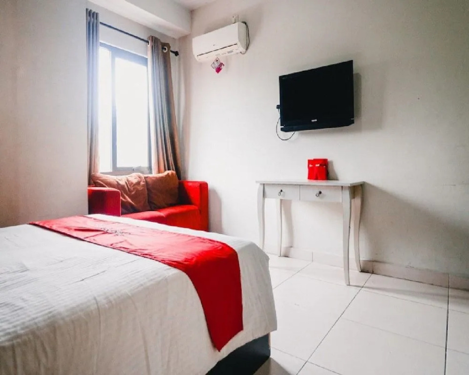 RedDoorz Plus near Cambridge City Square 2 Medan