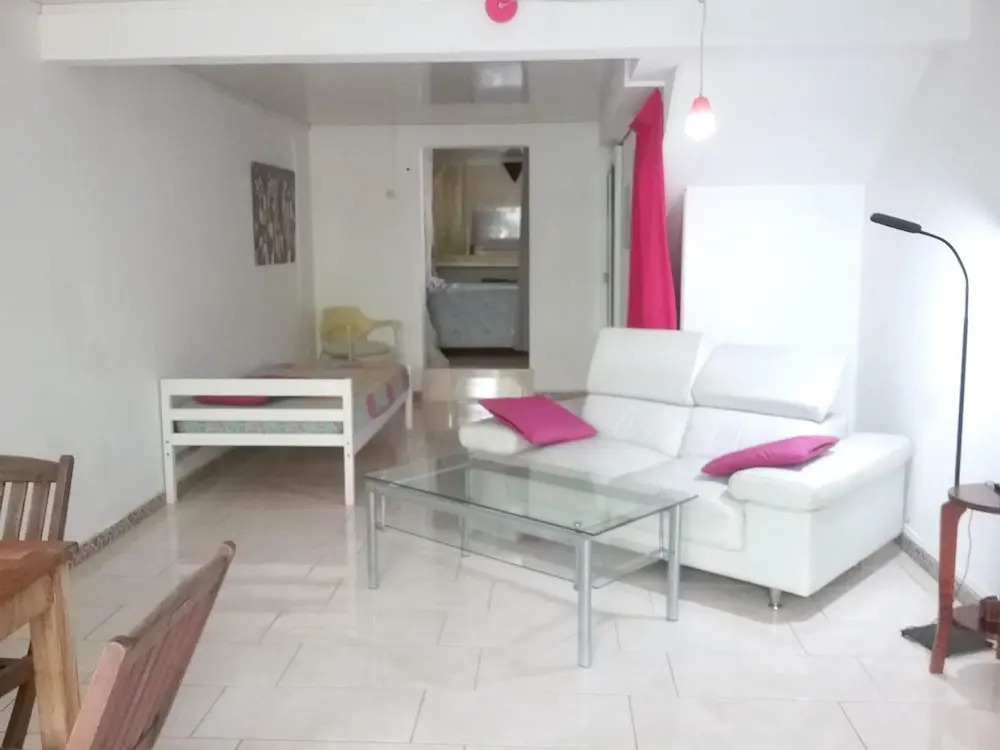 Studio in Saint pierre, With Enclosed Garden and Wifi Near the Beach