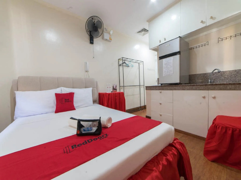 RedDoorz near Arca South Taguig