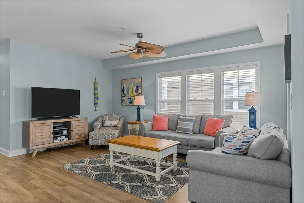 Linger Longer 3 Bedroom Home by RedAwning