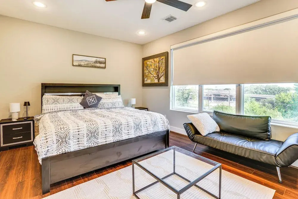 2 Mi to Dtwn: Modern Houston Home w/ Private Patio