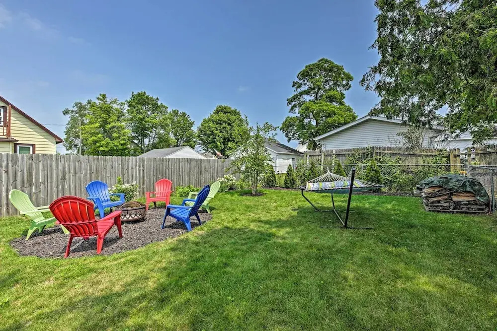 'ania's Retreat' w/ Deck: Walk to Lake Michigan!