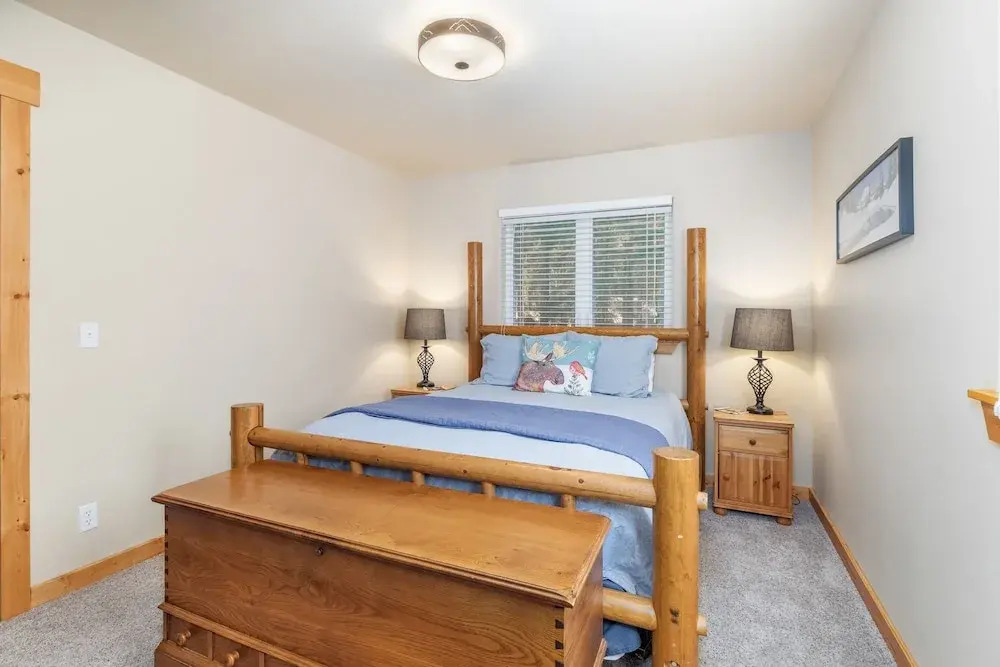 Getaway Moose 3 Bedroom Home by NW Comfy Cabins by RedAwning