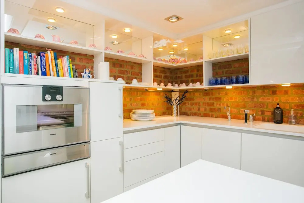 Modern 3 Bedroom Apartment In Soho