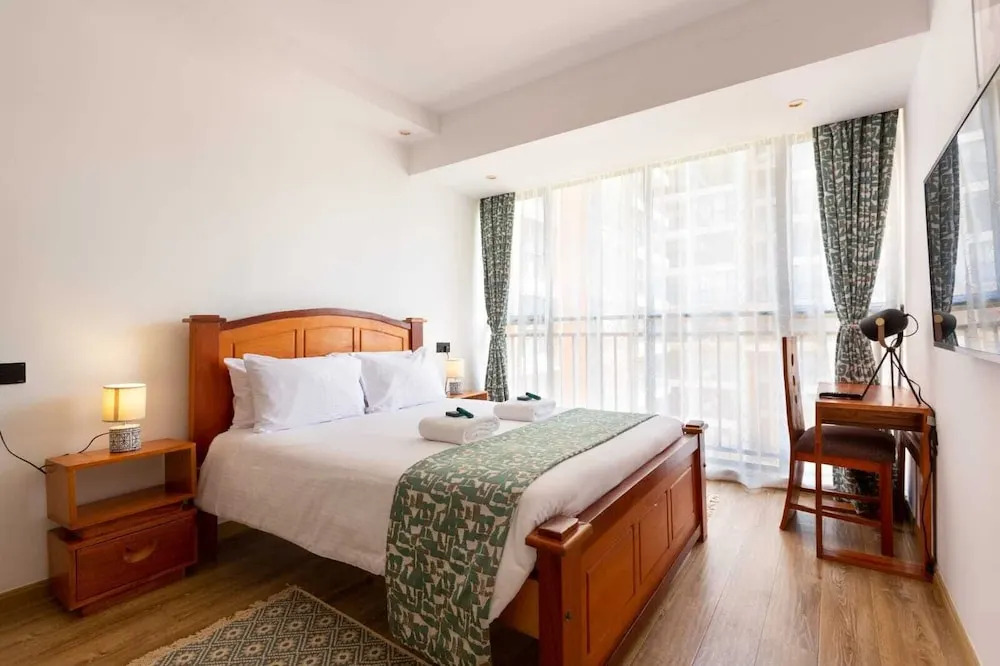 Lux Suites Urban Oasis Apartment