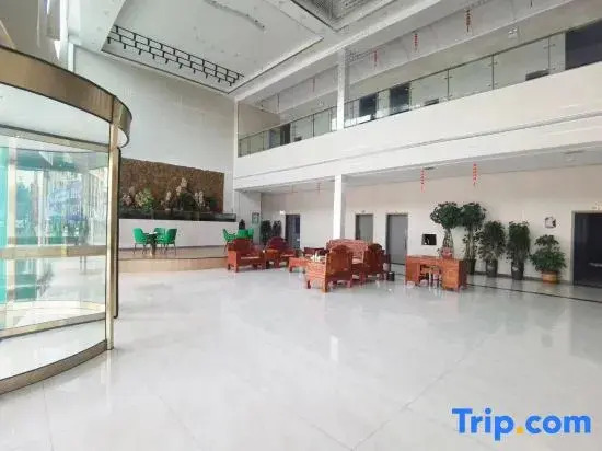 Qunhao International Hotel (Nanyang Xuefeng Middle Road Wolong Park Branch)