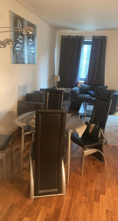 Lovely 1-bed Apartment Canary Wharf in London