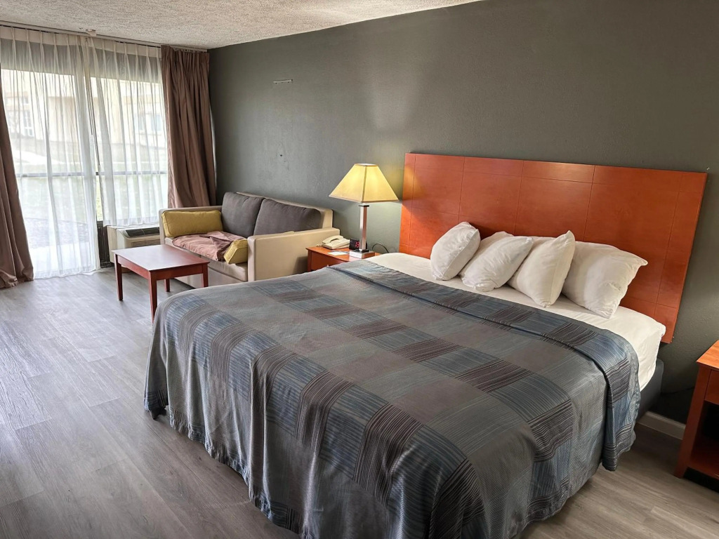 Wilkes-Barre Inn & Suites