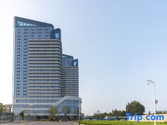 First sight intelligent film and television apartment (Linyi University Town Golf manor store)