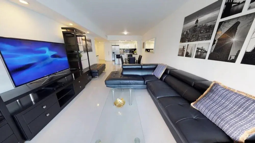 Premium 2 Bedroom + Den Apartment Or201