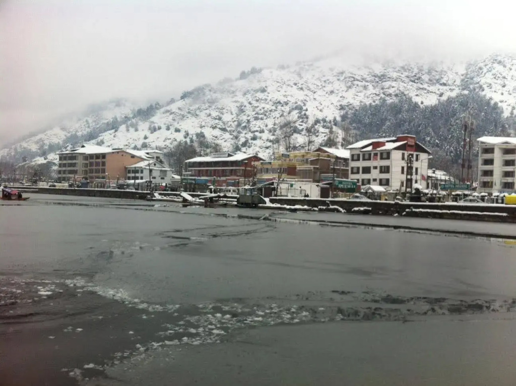 The Heritage Gemini Group of Houseboat