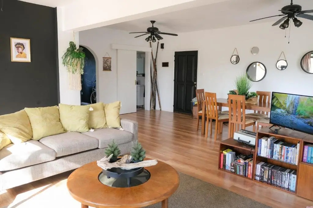 Detached 3 bedroom villa recently refurbished, only 1200 metres from the sea