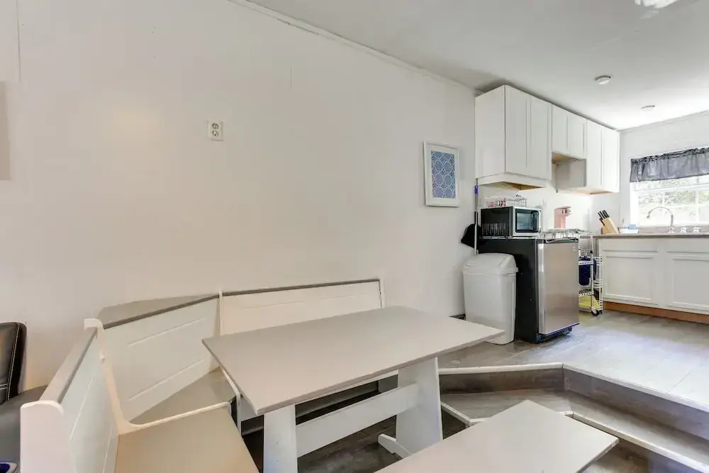 2 Mi to Long Beach Waterfront! Convenient Studio