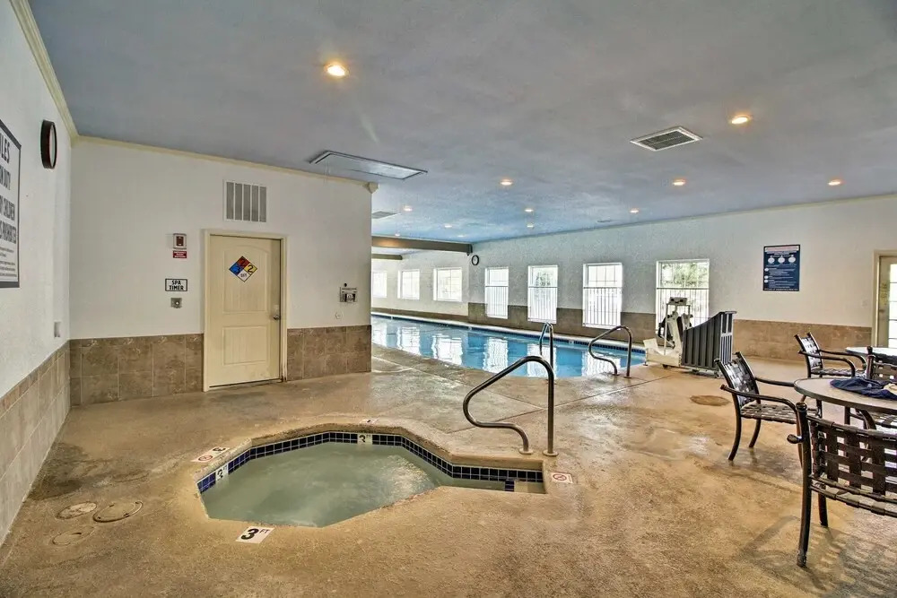 Stunning Water View Pet Friendly, Indoor Pool