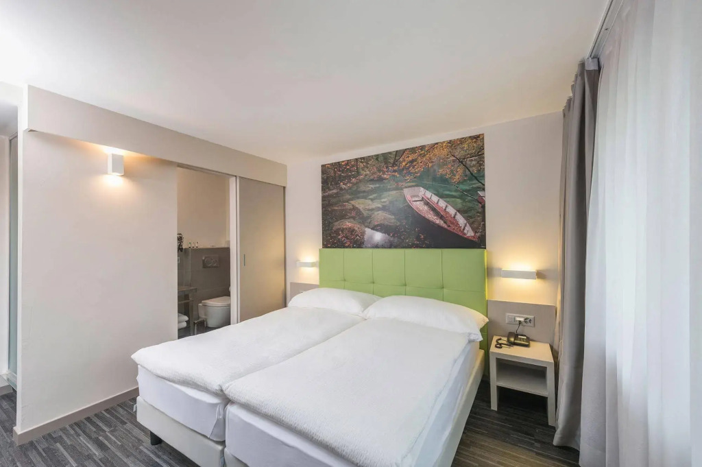 Adhhoc Hotel