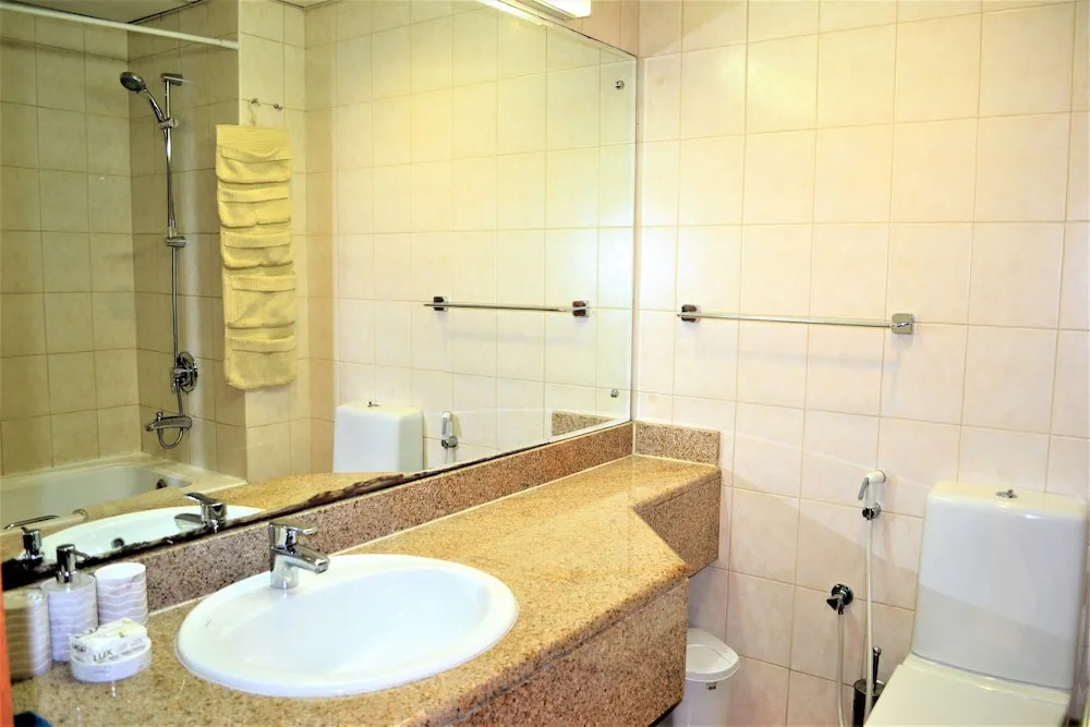 MCLN - Spacious Furnished Studio