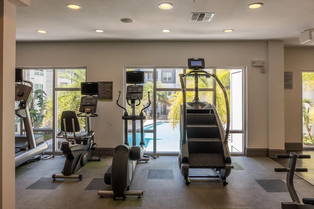 SoHo 1 BR with Balcony by Frontdesk