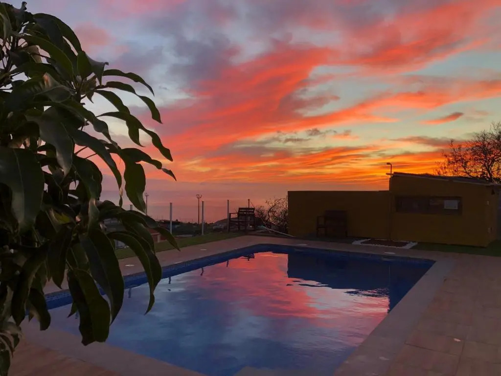 Con Piscina, Vistas, WiFi, AC y Calefacción