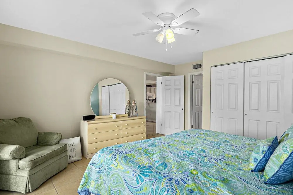Garden-level Condo With Patio, 2 Pools, Gym, Tennis & Sauna - Steps to the Beach