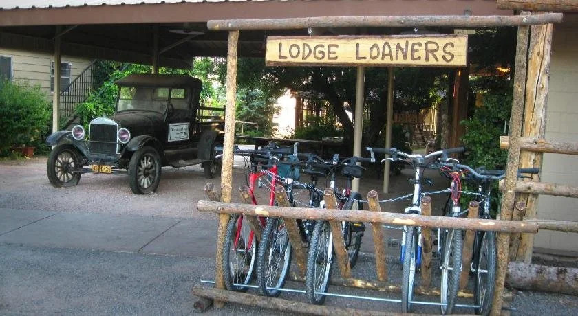 The Cedaredge Lodge