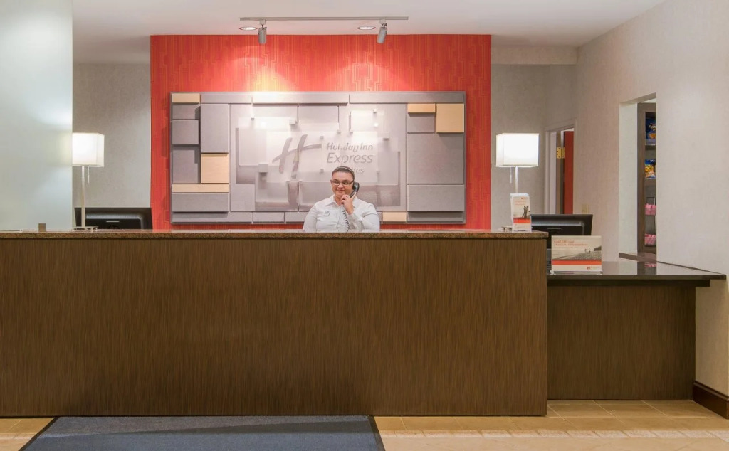 Holiday Inn Express & Suites Philadelphia - Mt Laurel by IHG