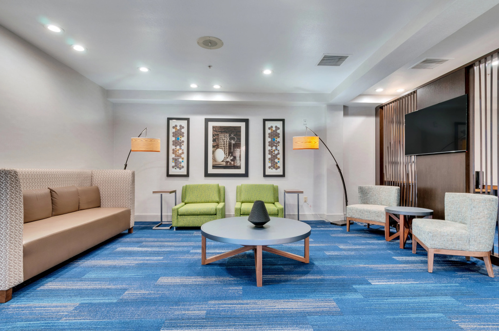 Holiday Inn Express Hotel & Suites Lake Elsinore by IHG