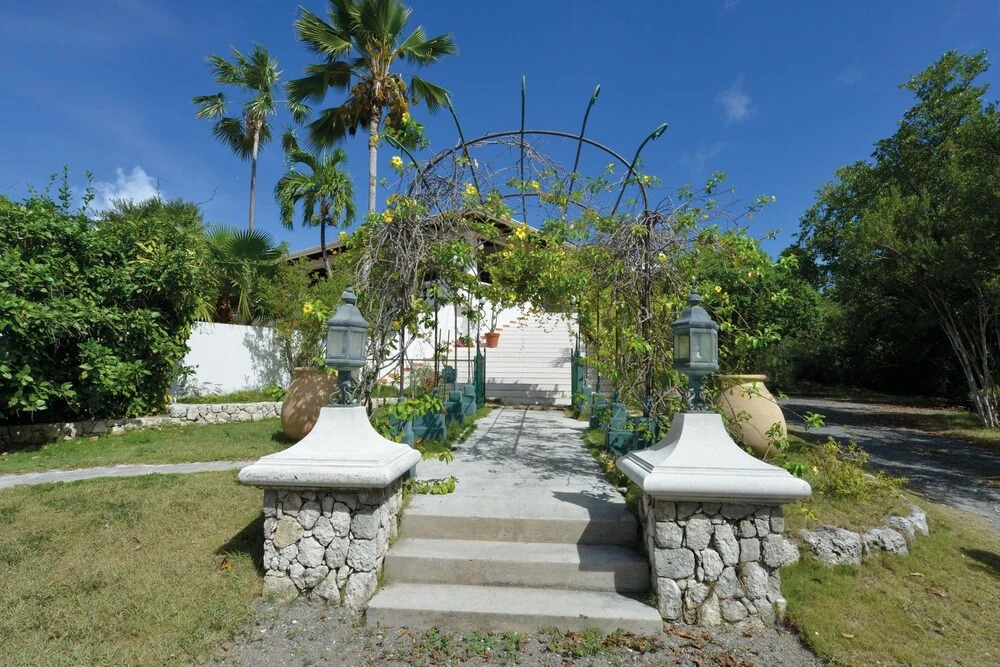 Ideal for Families, Gated Community Near Beaches, AC, Free Wifi, Concierge, Pool!