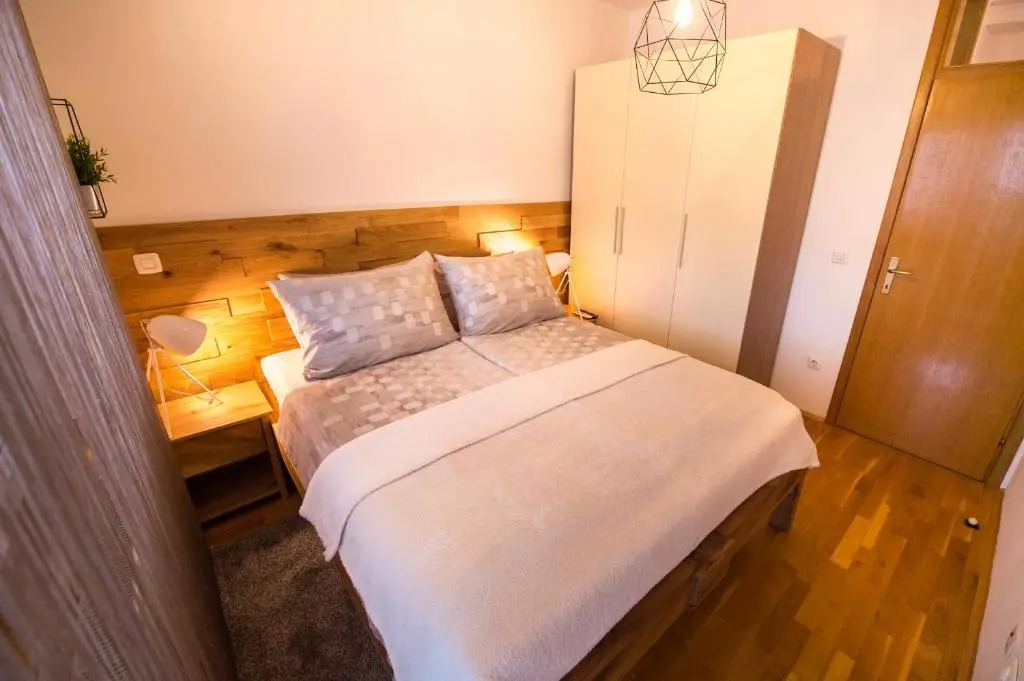 Apartment Lamar - Entry with PIN 0 - 24h, Underground parking garage, Elevator