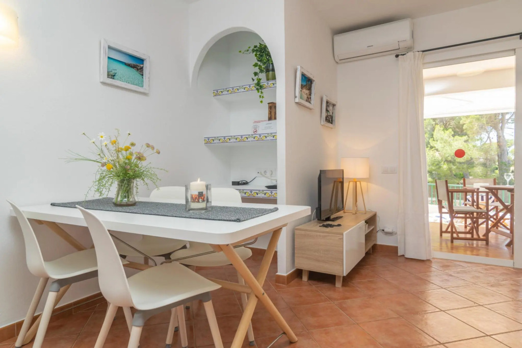 SES FONTS C25 - Charming flat with shared pool and close to the beach Free WiFi